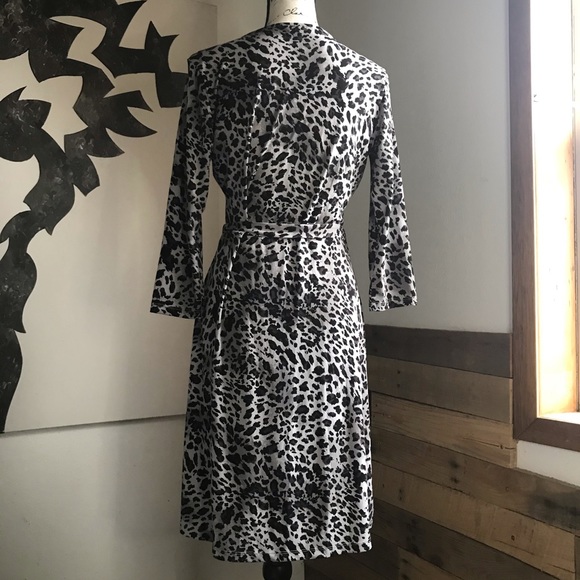 Sexy Leopard Print Wrap Dress Midi Size Medium Ellen Tracy Date Night or Work - Picture 6 of 14